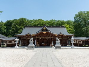 【当館から徒歩約15分】厄除けや縁結びにご利益がある、地域に親しまれる神社「立川諏訪神社」