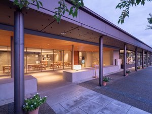 �[��ꎞ�̃G���g�����X�O�ρB