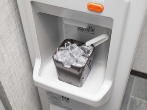 別館2階には製氷機もございます