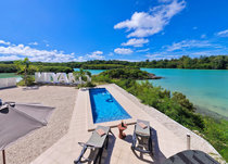 �N���X�^�����B����Y�̊O�ώʐ^