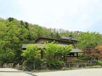 かみのやま温泉　名月荘の外観写真