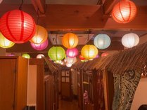 居酒屋風アジアン個室ダイニング！カラフルな提灯がとてもキレイ♪SNS拡散希望ちゅうぅ～♡