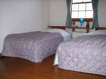 �y���V�����@�A�}���_���̎{�ݎʐ^3