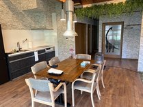 �f�B�m�n�E�X���R�P�̎{�ݎʐ^3