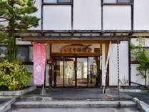 熊野大社の麓　地酒と肴で「緑」を繋ぐ宿　いとや旅館の外観写真