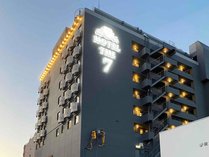 HOTEL THE 7 �F�{�̊O�ώʐ^