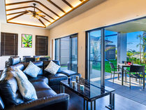 �O���[�X���B���{�Ó��̎{�ݎʐ^3