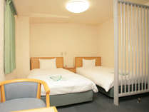 �z�e���O���[���E�G���̎{�ݎʐ^3