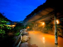 黄金色の巨石露天風呂　横谷温泉旅館の施設写真2