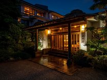 ���F�̓��@���{�����ق̊O�ώʐ^