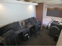 e-sports VILLA THE RooM̎{ݎʐ^3