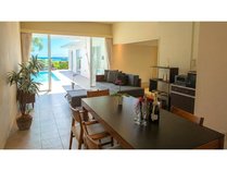 �t�F���X���B���X�C�[�g�{�Ó��E���̎{�ݎʐ^2