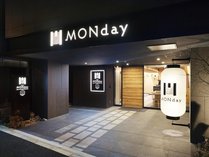 Premium Apart MONday �l�����X�e�[�V�����̊O�ώʐ^