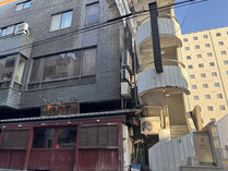 Atic Guesthouse�̊O�ώʐ^