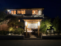 KandoStay FUJI�͌��΃e���X�̊O�ώʐ^