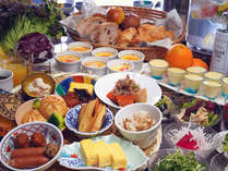 【朝食バイキング】送迎充実|ファミリーにおすすめ|一日の始まりは朝食バイキングから!<1泊朝食>