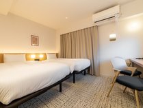 �ςȃz�e���G�N�X�v���X���@�Ȃ�Γ��{���̎{�ݎʐ^1