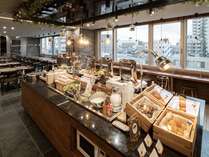 焼きたてパン付き朝食ビュッフェ無料