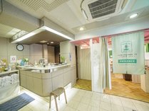 �z�e���@�E�F���J�����{�̎{�ݎʐ^1