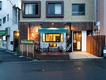 Tokyo Guest House Ouji Music Lounge�̎{�ݎʐ^3