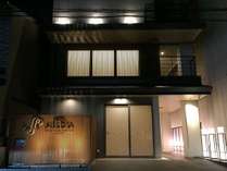 �z�e�������f�B�A�l���͌����A�l�b�N�X�̎{�ݎʐ^1