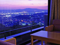 眺望確約のお部屋からは奈良市内が一望♪岩盤足浴を楽しみながらお寛ぎください♪