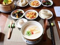 �`���C�j�[�Y�I�[�x���W���哤�ѓX�̎{�ݎʐ^2