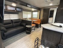 �X���[�L���[�u�̎{�ݎʐ^2