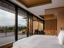 �M�����A�E�����@���s�^�o�������E�O���[�v�̎{�ݎʐ^3