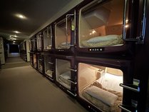 �t�@�[�X�g�C�������̎{�ݎʐ^3