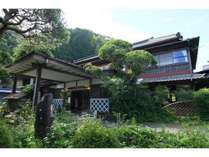 千人風呂　金谷旅館　日本一の総檜風呂の外観写真