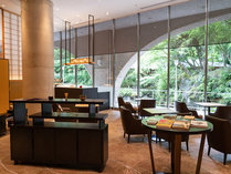 �U�E�v�����X�@���s�󃖒r�A�I�[�g�O���t�R���N�V�����̎{�ݎʐ^2