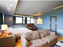 �z�e���B��C���^�[�̎{�ݎʐ^1