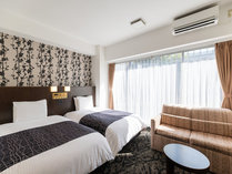 �A�p�z�e���q����^�s�w�O�r�̎{�ݎʐ^3