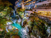 水上館　山と渓流に抱かれた１５湯の温泉宿の外観写真