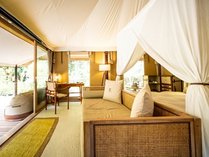 KEIKOKUGLAMPINGTENT̎{ݎʐ^3