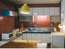 �Q�X�g�n�E�X ���g���}�`�J�̎{�ݎʐ^3