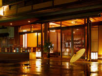 月岡温泉　源泉100％　24時間入浴可能　したしみの宿 東栄館の外観写真