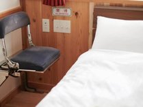 The Railway Hotel  ����R �Q�w�S���̎{�ݎʐ^3