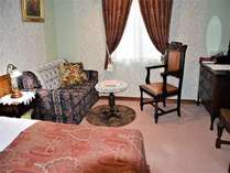 �K�X�g�z�t�@�����^�[�j���̎{�ݎʐ^3