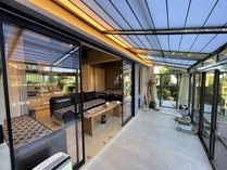 �ɓ������e���X�@�����̎{�ݎʐ^2