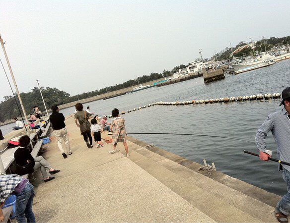 ����V��