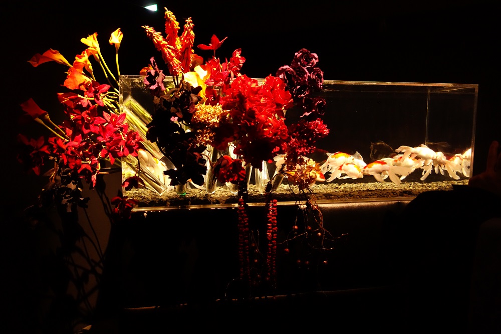 ��}���߂��{�X