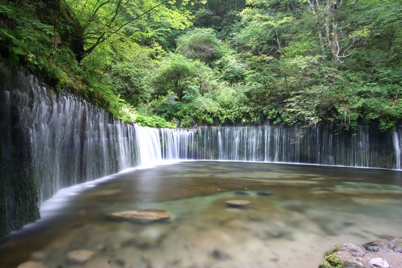 водопад в японии