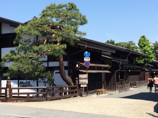 �]���q��