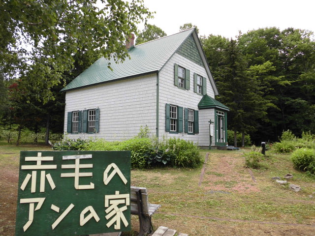 �J�i�f�B�A�����[���h