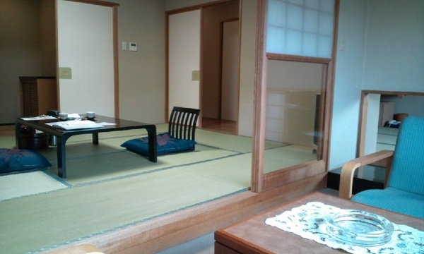 �͌��O�����h�z�e��