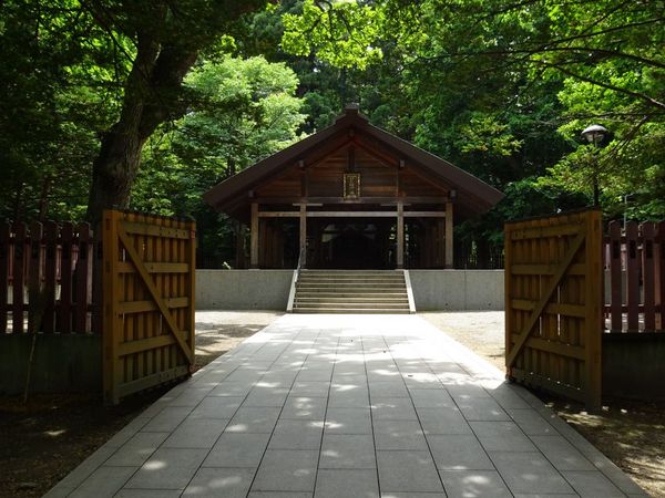 �~�R����