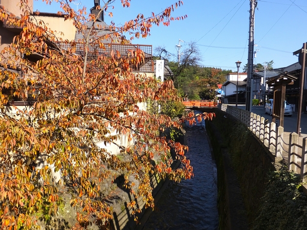 �]���q��