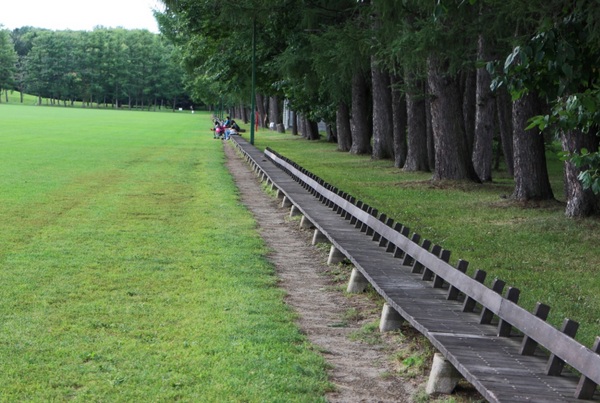 �΃��u�����E�O���[���p�[�N�i400m�x���`�j